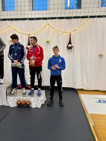 ROLI 5. HELY. A VB-N!